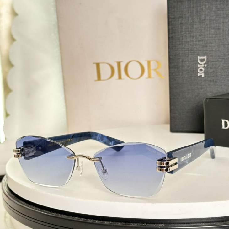 Picture of Dior Sunglasses _SKUfw76015104fw